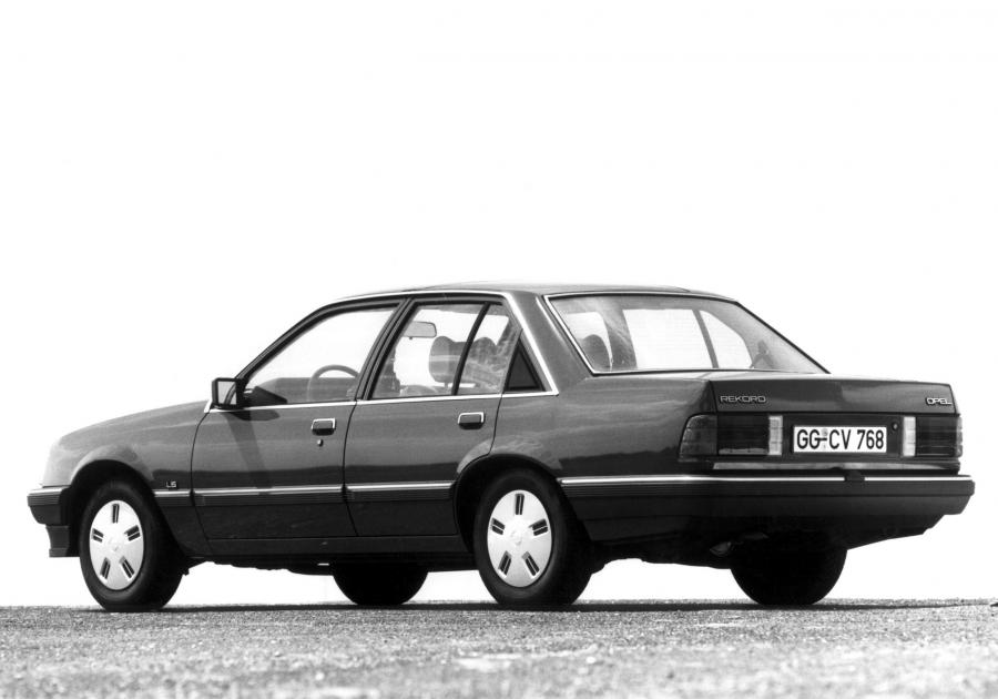  Opel Rekord 1982 года  (фото 4 из 21)
